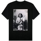 Geronimo Holding a Rifle, 1884 Vêtements