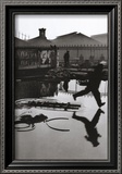 Derriere la Gare Saint-Lazare, Paris Affiche par Henri Cartier-Bresson