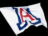 University of Arizona - Arizona Wildcats Flag Flies Fotografisk tryk University of Arizona - Arizona Wildcats Flag Flies Fotografisk tryk