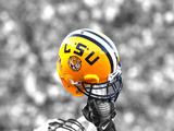 Louisiana State University - LSU Football Helmet Held High Fotografisk tryk