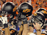 Oklahoma State University - OSU Helmets Held High Fotografisk tryk Oklahoma State University - OSU Helmets Held High Fotografisk tryk