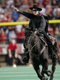 Texas Tech University - The Masked Rider at the Texas Tech Football Game Fotografisk tryk af Norvelle Kennedy Texas Tech University - The Masked Rider at the Texas Tech Football Game Fotografisk tryk af Norvelle Kennedy