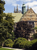 Boston College - Bapst Rising over a Blue Sky Campus Fotografisk tryk
