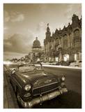 Vintage car on a Havana street Affiches par Angelo Cavalli