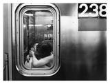 Kissing in a Subway Car Affiches par Matthew Alan