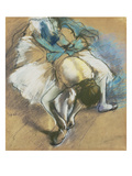 Dancer Adjusting Her Shoes, about 1880/85 Reproduction procédé giclée par Edgar Degas