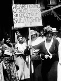 International Ladies Garment Workers Union Strikers Picket Two Shops in Philadelphia Photographie