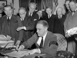 Pres Franklin Roosevelt Signs Joint Congressional Resolution Declaring War, 4:10pm, Dec 8, 1941 Photographic Print