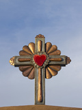Gilded Cross Atop of a Roman Catholic Church in Chimayo, New Mexico, USA Photographie par Luc Novovitch