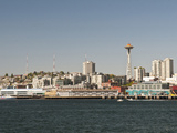 View from Bainbridge Island Ferry Departing, Seattle, Washington, USA Photographie par Trish Drury