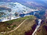 Aerial View of Victoria Falls, Waterfall, and the Zambesi River, Zimbabwe Fotografisk tryk af Miva Stock Aerial View of Victoria Falls, Waterfall, and the Zambesi River, Zimbabwe Fotografisk tryk af Miva Stock