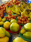 Pawpaw/Papaya, Tomatoes and Bananas, Sigatoka Produce Market, Coral Coast, Viti Levu, Fiji Lámina fotográfica por David Wall Pawpaw/Papaya, Tomatoes and Bananas, Sigatoka Produce Market, Coral Coast, Viti Levu, Fiji Lámina fotográfica por David Wall