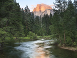Half Dome with Sunset over Merced River, Yosemite, California, USA Photographie par Tom Norring