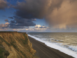 A Rain Cloud Approaches the Cliffs at Weybourne, Norfolk, England Lámina fotográfica por Jon Gibbs A Rain Cloud Approaches the Cliffs at Weybourne, Norfolk, England Lámina fotográfica por Jon Gibbs