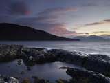 Looking Towards the Scottish Mainland from Loch na Dal, Isle of Skye, Scotland Lámina fotográfica por Jon Gibbs Looking Towards the Scottish Mainland from Loch na Dal, Isle of Skye, Scotland Lámina fotográfica por Jon Gibbs