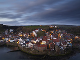 The View from Cowbar of the Fishing Village of Staithes, North Yorkshire, England Lámina fotográfica por Jon Gibbs The View from Cowbar of the Fishing Village of Staithes, North Yorkshire, England Lámina fotográfica por Jon Gibbs