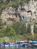 Lycian Tombs of Dalyan with Boats Below, Dalyan, Anatolia, Turkey, Asia Minor, Eurasia Photographie par Sakis Papadopoulos