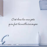 C est dans les vieux pots qu on fait les meilleures soupes Wall Decal