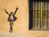 Michael Jackson Stenciled on a Wall Near a Window Fotografie-Druck von Mike Theiss