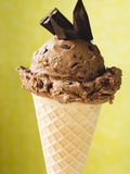 Chocolate Ice Cream with Pieces of Chocolate in Cone Photographie