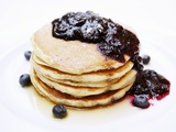 A Pile of Pancakes with Blueberry Sauce and Maple Syrup Lámina fotográfica por Gerrit Buntrock A Pile of Pancakes with Blueberry Sauce and Maple Syrup Lámina fotográfica por Gerrit Buntrock