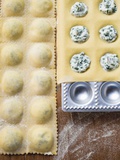 Home-Made Soft Cheese and Herb Ravioli in Ravioli Tray Fotografisk tryk