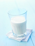 Glass of Milk Photographie par Klaus Arras