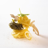 Ingredients for Tagliatelle with Mushrooms and Herbs Fotografisk tryk af Jo Kirchherr Ingredients for Tagliatelle with Mushrooms and Herbs Fotografisk tryk af Jo Kirchherr