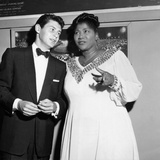 Mahalia Jackson, Eddie Fisher - 1955 Fotoprint van Isaac Sutton Mahalia Jackson, Eddie Fisher - 1955 Fotoprint van Isaac Sutton