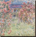The House Among the Roses, between 1917 and 1919 Reproduction transférée sur toile par Monet Claude