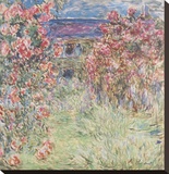 The House Among the Roses, between 1917 and 1919 Reproduction transférée sur toile par Monet Claude