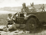 Women at a picnic, 1928 Photographic Print by Scherl 