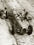 Changing tires at the Grand Prix on Nuerburgring, 1934 Photographic Print by Scherl 