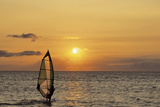 Sunset, Windsurfing, Ocean, Maui, Hawaii, USA Photographie par Gerry Reynolds