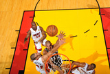 Miami, FL - JUNE 6 Tim Duncan and Shane Battier Impressão fotográfica Miami, FL - JUNE 6 Tim Duncan and Shane Battier Impressão fotográfica