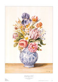 Fleurs printanières dans vase en faïence de Delft I Affiche par Owen Turville