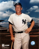 Mickey Mantle - 1 Leaning on Bat - ©Photofile Photographie