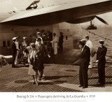 Boeing B314, arrivée des passagers à La Guardia, 1939 Affiches par Clyde Sunderland