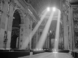 Sunbeams Inside St. Peter's Basilica Fotografie-Druck von Owen Franken