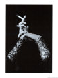 Mains de femme tenant une cigarette