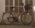 Red Bicycle with Basket Lámina por Francisco Fernandez