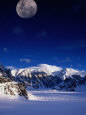 High Moon Over the Ruth Ampitheatre on Ruth Glacier, Denali National Park & Preserve, Alaska, USA Photographie par Mark Newman