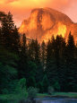 Half Dome Seen from Sentinel Bridge Over Merced River, Yosemite National Park, USA Photographie par John Elk III