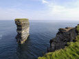 Sea Stack at Downpatrick Head, Near Ballycastle, County Mayo, Connacht, Republic of Ireland Lámina fotográfica por Gary Cook