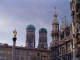 Frauenkirche Towers and Mariensaule (St. Mary's Column), Munich, Bavaria, Germany Photographie par Yadid Levy