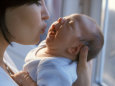 Mother Kissing Infant Lámina fotográfica por Henryk T. Kaiser