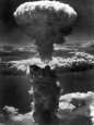 Atomic Bomb Smoke Capped by Mushroom Cloud Rises More Than 60,000 Feet Into Air over Nagasaki Lámina fotográfica