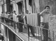 Boys Working in Pasta Factory Carry Rods of Pasta to Drying Rooms Reproduction photographique sur papier de qualité par Alfred Eisenstaedt