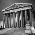 Exterior of the Supreme Court Building Fotografisk tryk af Paul Schutzer