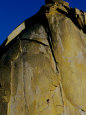 A Rock Climber Climbs a Rock Face Without the Aid of Hooks or Ropes in Needles, California Impressão fotográfica por Barry Tessman